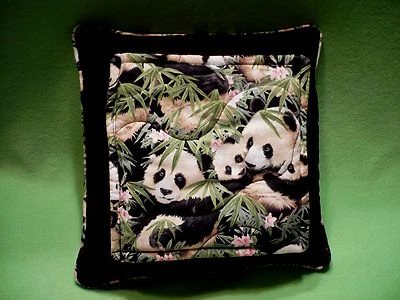 PURPLE COW CREATIONS hecho a mano Peek A Boo Panda patrón almohada y peluche panda. Foto 1 de 4