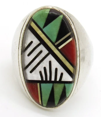 ANILLO DE PLATA ESTERLINA DE COLECCIÓN PARA HOMBRE TALLA 11.5 ZUNI OVALADO GEOMÉTRICO CON INCRUSTACIONES DE MÚLTIPLES PIEDRAS Foto 1 de 4