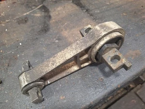 ALFA 159/SPORTWAGON/BRERA/SPIDER 2.4 JTDM O/S/R ENGINE MOUNTING 05-11 - Picture 1 of 2
