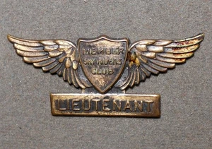 Member Sky Riders Club, Lieutenant. Embossed wings, 50mm long, pin missing, abou - Picture 1 of 2