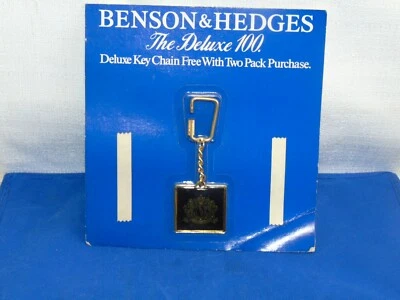 Llavero vintage Benson & Hedges Deluxe cigarrillo publicidad metal nuevo de stock Foto 1 de 2