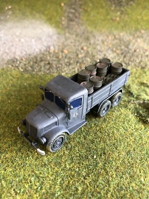 1/72 WW2 German Tatra 92 Truck with fuel drums. Painted Resin.3800 modls on offr - Image 1 of 4