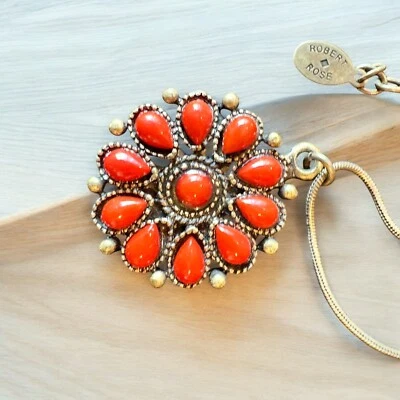 Collar colgante medallón piedra roja Robert Rose Foto 1 de 4