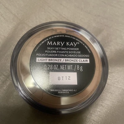 Silky Setting Powder Light Bronze /Bronze Clair - Image 1 of 4