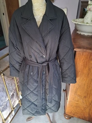 Black Knee Length  Quilt Womens Coat Size 18 Excellent condition - Image 1 of 3
