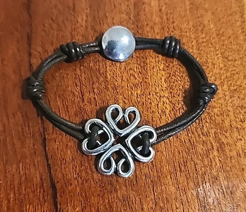 Pulsera de cuero James Avery retirada Bountiful Hearts trébol de cuatro corazones 925 Foto 1 de 1