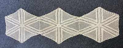 "NUEVO MANTEL LARGO 100 % algodón hecho a mano ganchillo encaje 37""x 11 1/2""" Foto 1 de 4