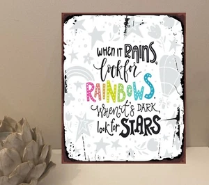 1x When It Rains Rainbow Quote Metal Plaque Sign Gift House Novelty (mt637) - Picture 1 of 4