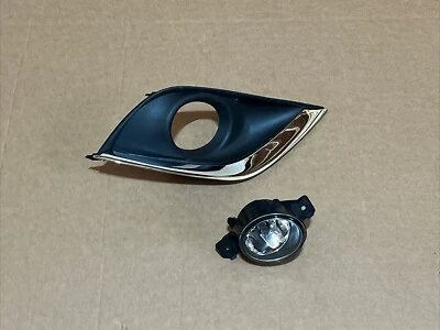 NEW for 2015-2019 NISSAN VERSA Front Bumper Passenger Side Fog Light & Bezel - Image 1 of 3