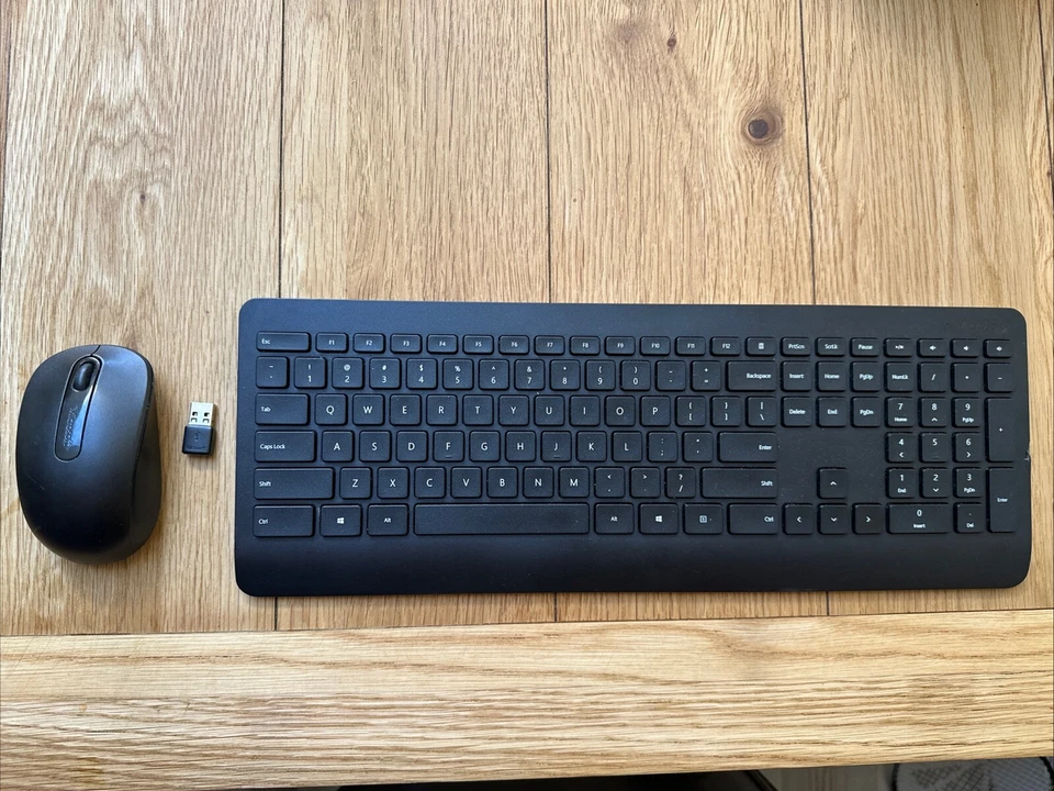 Microsoft 900 Wireless Keyboard And mouse  - Image 1 of 1
