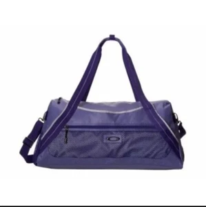 Oakley Women's Performance Duffel Spectrum Purple MSRP $140  NWOT - Picture 1 of 4