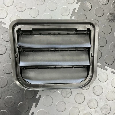 Rejilla de presión de aire trasera izquierda o derecha Volvo S90 2017-2025 OEM 31369380 Foto 1 de 4