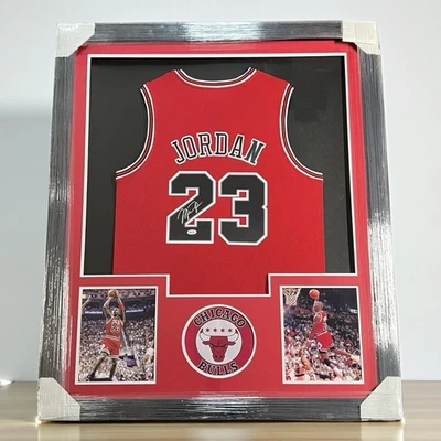 "Jersey firmado por Michael Jordan enmarcado Bulls #23 autografiado 34""x42"" con certificado de autenticidad" Foto 1 de 4
