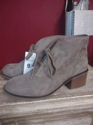 Botas de tornozelo Merona TAN camurça com cadarço robusto 2" salto palmilha de espuma com memória tamanho 9,5 - Imagem 1 de 4