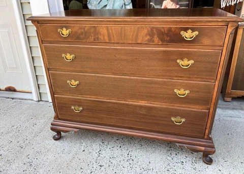 Gorgeous Antique Berkey & Gay Chest of Drawers Vintage Dresser Bureau High-End Cover