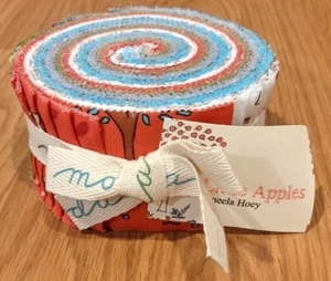 New Moda Aneela Hoey Jellies Fabric Roll Strips LITTLE APPLES - Made in Japan - Picture 1 of 5