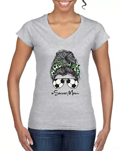 Camiseta estándar cuello en V para mamá fútbol vida cabello desordenado pañuelo día de la madre mujer - Imagen 1 de 4