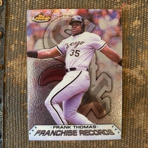 Baseball card Frank Thomas 1999 Topps Holo