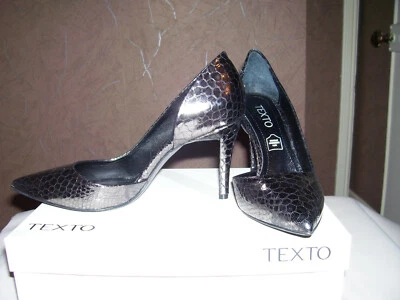 ESCARPINS ARGENT TRÈS TENDANCE, MARQUE TEXTO, NEUFS!  CUIR,  TALON 9cm, T 38 - Photo 1/2