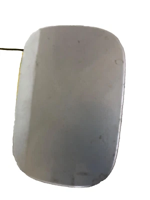 Mercedes CLK320 2003-2009 código de pintura de puerta del tanque de combustible trasero 744 plateado metálico Foto 1 de 4