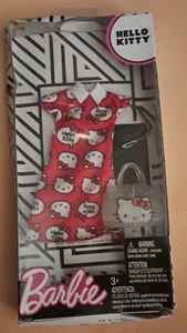 Barbie Hello Kitty rotes Kleid und Zubehör, Paket ist beschädigt, Sanrio - Bild 1 von 4