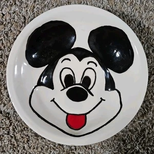 Plato de cerámica pintado a mano vintage de Mickey Mouse producción Walt Disney 1981 - Imagen 1 de 5