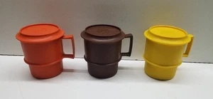Tupperware 3 Ernte stapelbare Kaffeetassen Tassen Untersetzer Deckel 1312 Vintage unbenutzt - Bild 1 von 3