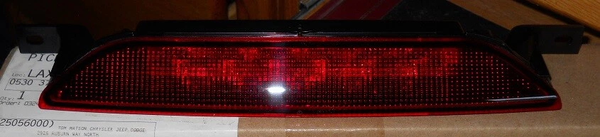 Новый из старых запасов 2011-18 Jeep Grand Cherokee 2007-15 Compass 11-19 Durango третий стоп-сигнал - Изображение 1 из 1