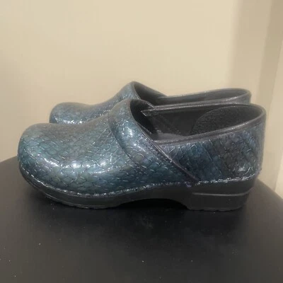 Zuecos de charol SANITA verde piel de serpiente para mujer talla EU 41 sin cordones enfermera Foto 1 de 4