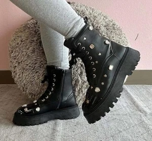 Damen Nieten Charm Detail Schnürung Geschlossene Zehe Kampfstiefel Bambus Polk-05 - Bild 1 von 9