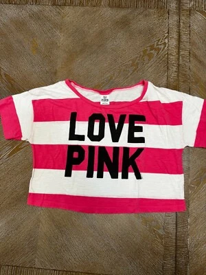 Victoria’s Secret Love Rosa Camiseta Corta Rayas Pequeña Axila a Axila 21” Foto 1 de 4
