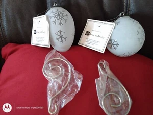 2 New Home Interiors Snowflake Glass Ornaments with Hooks - Picture 1 of 2