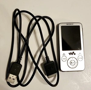 Sony Walkman NW-S738F 8GB MP3 Player Red Excellent Condition Tested Works - Picture 1 of 10
