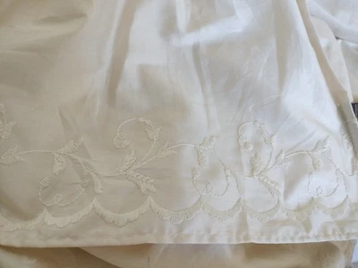 Falda Cama Ralph Lauren Polvo Volantes Marfil Bordado Queen Foto 1 de 3