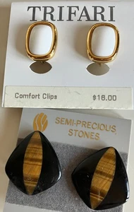 Vintage ZWEI Paar neu auf Karte 1 Trifari Milchglas 1 schwarz & größeres Auge - Bild 1 von 2