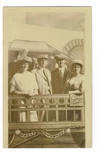 2 parejas posando estudio RPPC postal tren expreso medianoche c1910 - Imagen 1 de 2