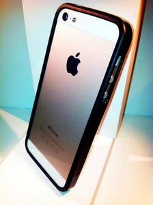 Neuer Ultra Slim Bumper Für Apple iPhone 5 5s Farbe Schwarz Fluo Black - Picture 1 of 1