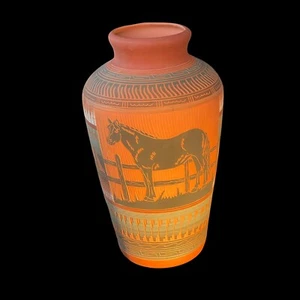 15" handgefertigte Navajo indianische Keramik Vase geätztes Pferd "Johnny W" signiert - Bild 1 von 14