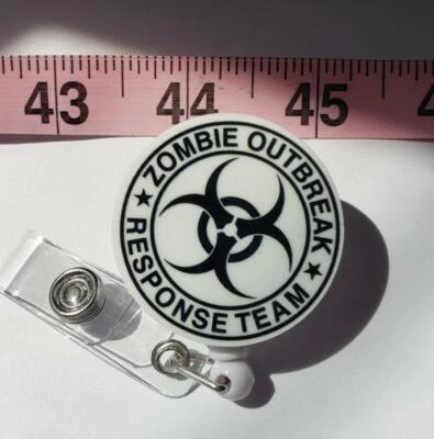 EQUIPO DE RESPUESTA AL BROTE ZOMBIE, carrete de insignia, maestro, enfermera, insignia de identificación, divertido,  Foto 1 de 2
