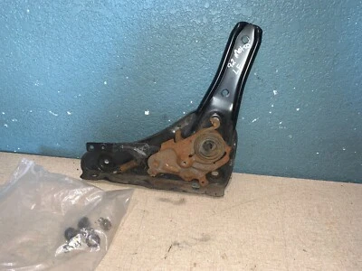 89 90 91 92 93 94 Geo Metro 2 door front seat recliner hinge mechanism LEFT - Imagem 1 de 3