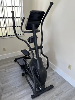 Equipo de ejercicio SOLE Fitness E20 2020 modelo interior elíptico, hogar y gimnasio Foto 1 de 4