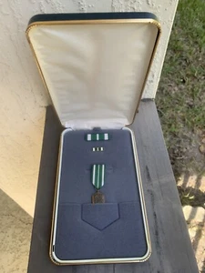 Vintage USCG U.S. COAST GUARD Outstanding Service Ribbon, Medal, & Bar in Case - Picture 1 of 3