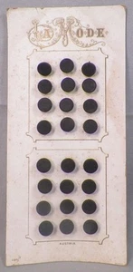 24 antike Knöpfe auf Karte La Mode Austria schwarz Thermoplast Österreich 3/16 Zoll #6 - Bild 1 von 5