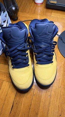 Talla 11 - Jordan 5 Retro Michigan (2019) ¡Viene con caja original! *Excelente* Foto 1 de 4