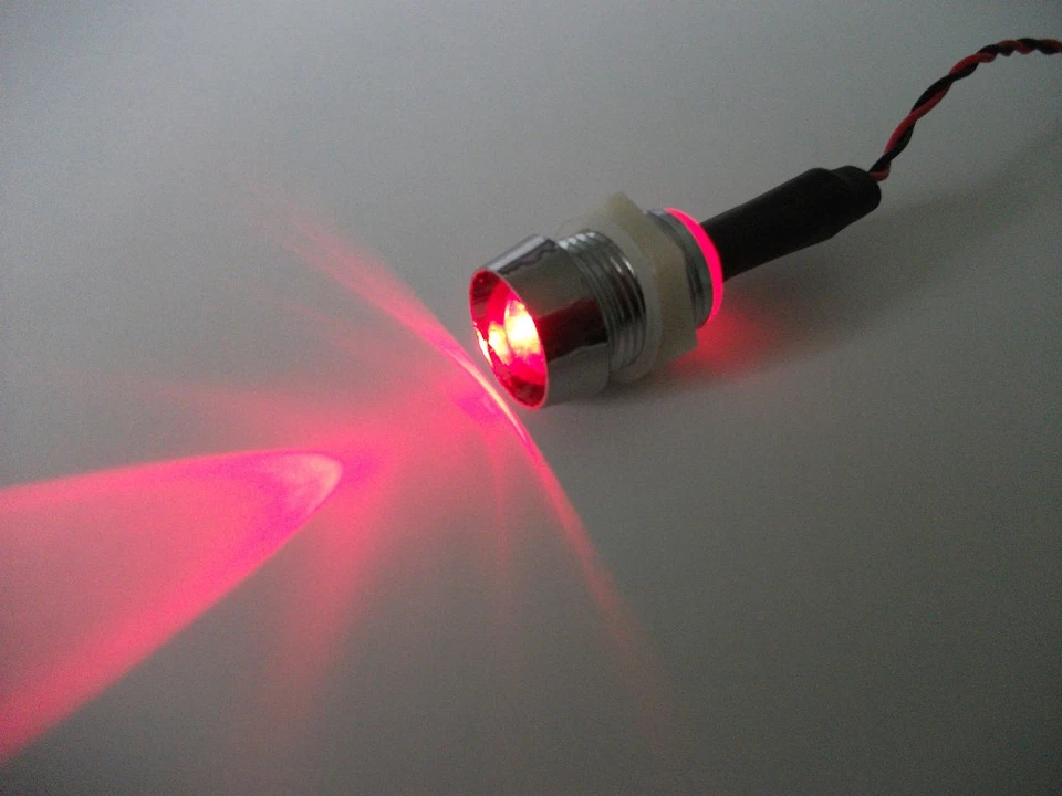 GRANDE (10mm) LED ROSSO 12V CON LUNETTA CROMATA - Immagine 1 di 1