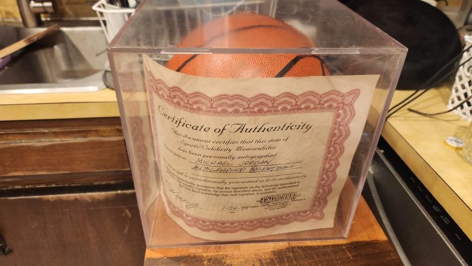 Baloncesto autografiado por Michael Jordan con certificado de autenticidad 1994 Excalibur Chicago Bulls NBA Foto 1 de 4