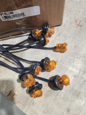 Cantidad 9** Optronics MCL11AKB Marcador ámbar/Luz de liquidación 3/4"" Foto 1 de 4