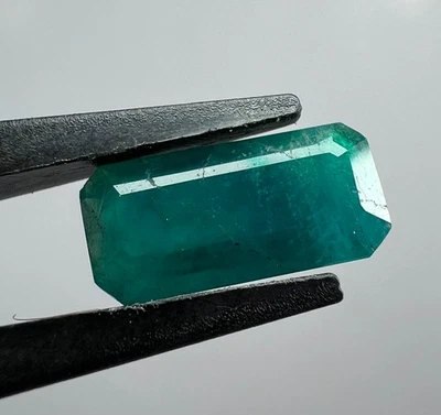 Piedra preciosa de corte HAUYNE azul fluorescente rara de 1,40 quilates de Badakhshan Afganistán Foto 1 de 4