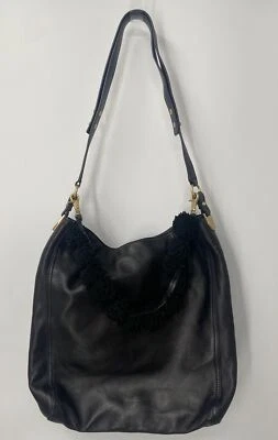 Bolso de hombro hobo de cuero negro Loeffler Randall con asa de pompón de flecos  Foto 1 de 4