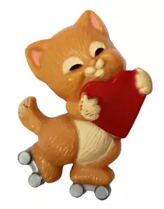 Hallmark PIN Valentines Vintage CAT ROLLSCHUHE Kätzchen mit HERZ 1983 Brosche Rarität - Bild 1 von 2